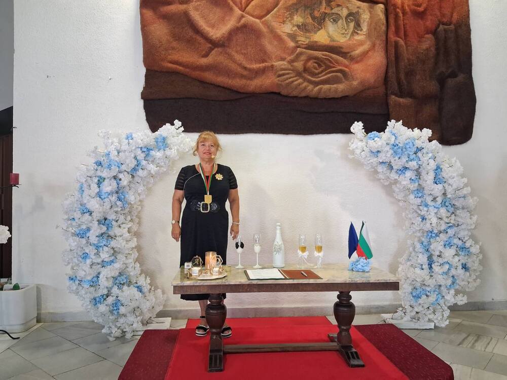 Всяка десета двойка в Шумен сключва граждански брак на Паметника „Създатели на българската държава“, заявяват и изнесени ритуали