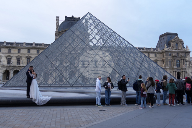 Приближен на Макрон оглави полицията в Париж