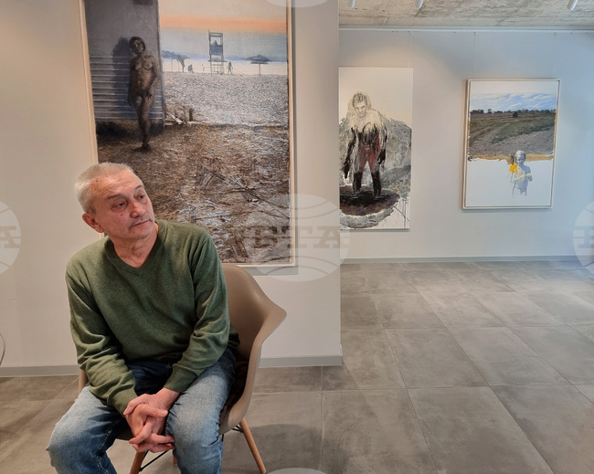 Отминаващите мигове край морето се опитва да задържи художникът Веселин Начев в самостоятелна изложба във Варна 