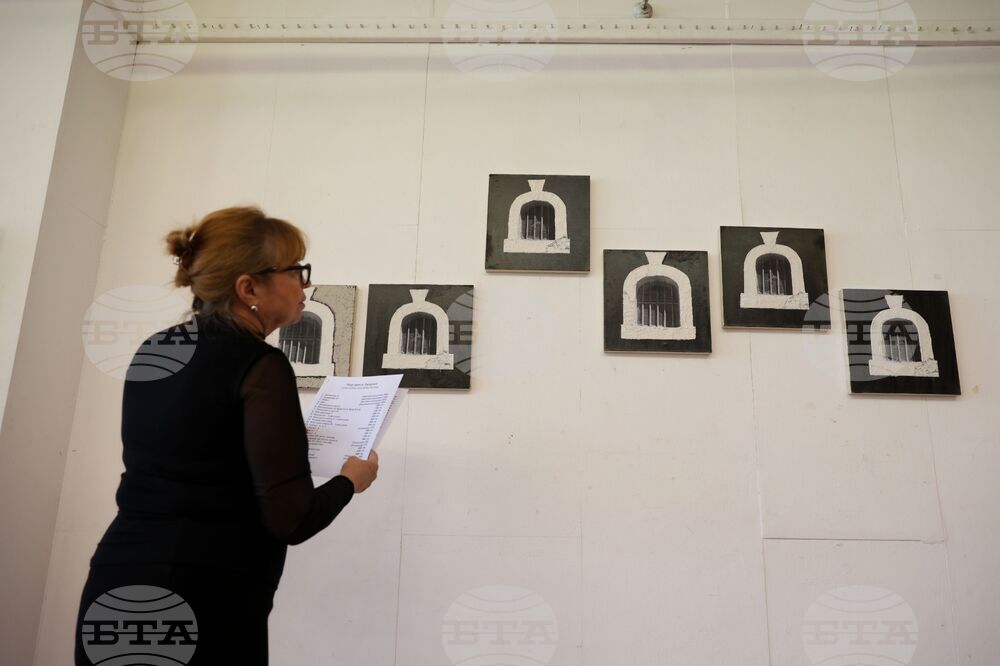 Бургас - Маргарита Джарова - изложба колаж