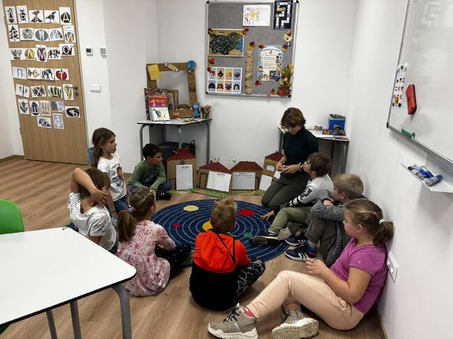 Възпитаници на Българското училище и детска градина в Будапеща се включиха в открит урок на тема „На пазар“