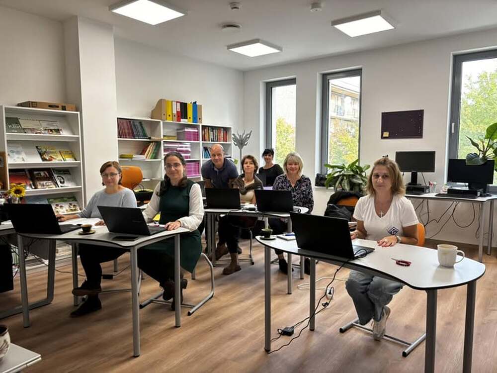 Учители от Българското училище и детска градина в Будапеща участваха в обучение, посветено на използването на дигитални приложения 