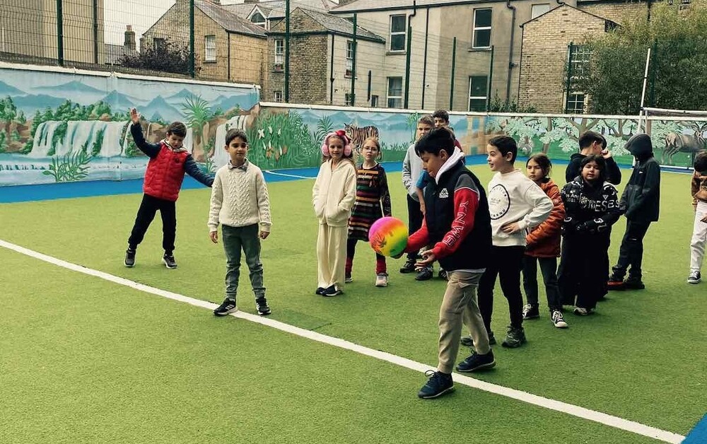 Образователни, творчески и спортни занятия на тема „Волейбол“ бяха организирани в Българското училище „Райна Княгиня“ в Дъблин