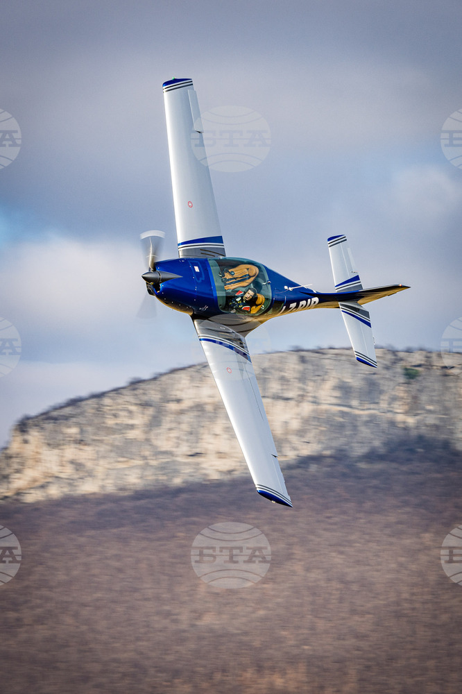 Two Pilots and Ultralight Aircraft Will "Draw" Map of Bulgaria during Flight on National Day