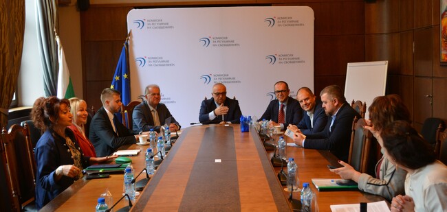 КЗК, КЗП, КРС и „Активни потребители“ обединяват усилия за защита на потребителите по време на кампаниите „Черен петък“