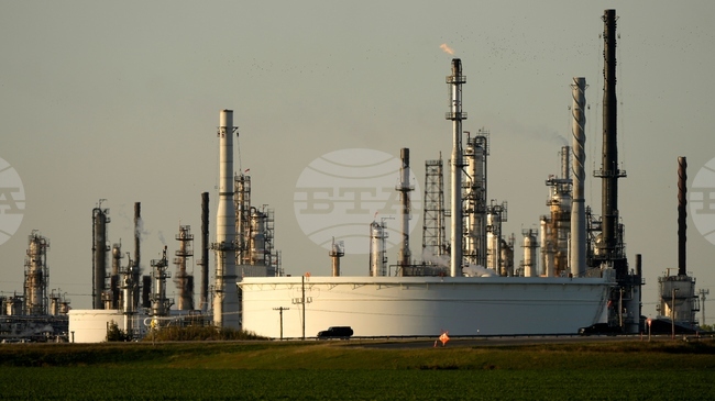 Цените на петрола се понижават заради опасения от свръхпредлагане след решението на ОПЕК+ за добива