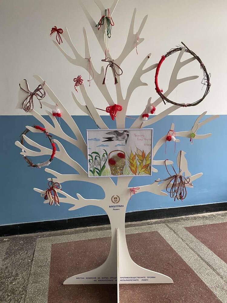 Ученици в Ловеч: Баба Марта e време за традиции, надежда и споделеност