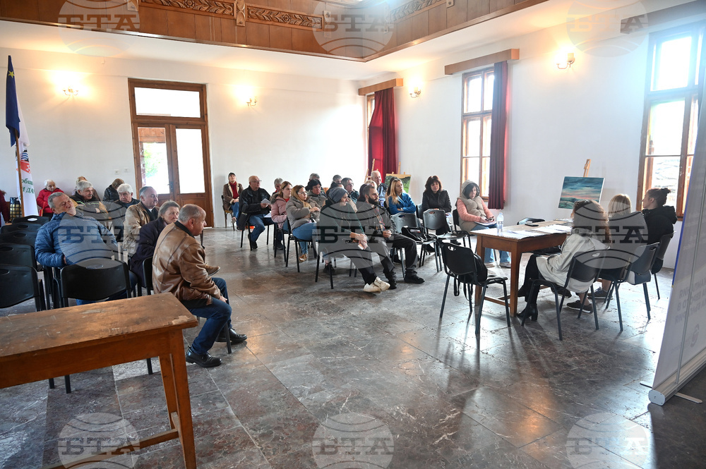 Обмяната на левове в евро, старите евробанкноти и спестовни книжки бяха обсъдени на информационни срещи за еврото в Русе, Нова Загора, Георги Дамяново, Чирпан и Троян