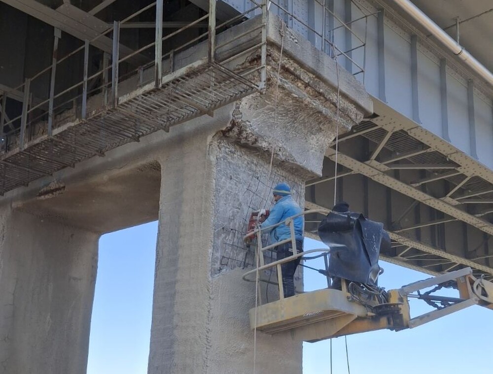 АПИ: Монтират се корнизни елементи, армировка и болтови дюбели в участъка в ремонт на Дунав мост при Русе