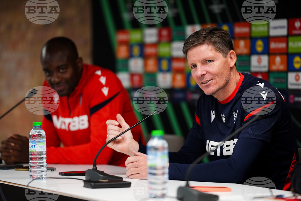 Мениджърът на Кристъл Палас Оливер Глазнер се надява тимът му да започне да вкарва голове срещу Арсенал в неделя