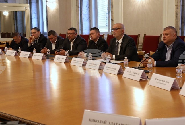 Вътрешната комисия отхвърли ветото на президента върху промените в Закона за ДАНС, според които парламентът ще избира председателя на агенцията