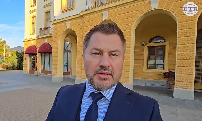 "Моята мисия е да покажа, че старинната музика може да звучи модерно и завладяващо", каза пред БТА създателят на ансамбъл "Антон Пан"