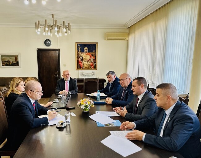 Кметът Пенчо Милков и вицепремиерът Гроздан Караджов обсъдиха бъдещето на интермодалния терминал и транспортната свързаност на Русе 