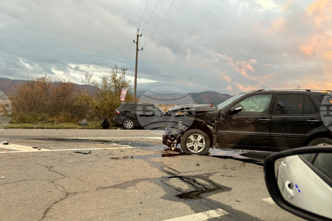 Мъж на 22 години почина след катастрофира в дърво в Самоков