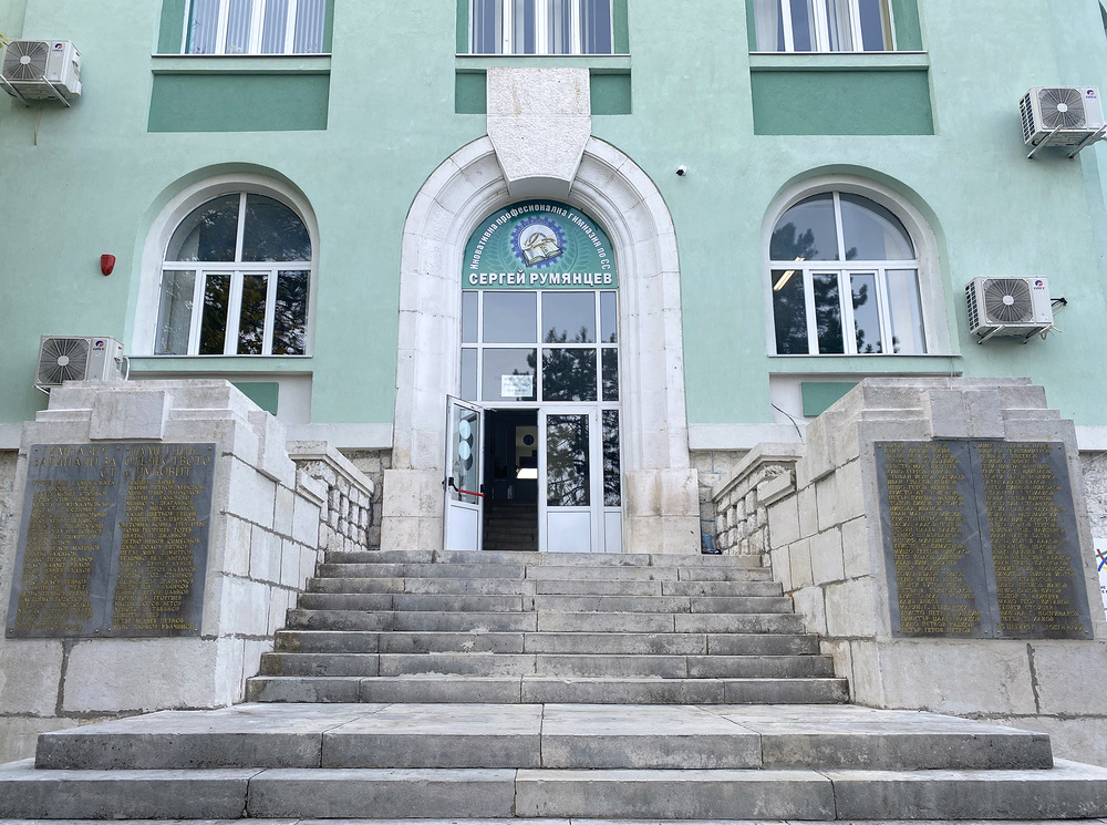 Паметни плочи на загиналите във войните са ремонтирани в Луковит