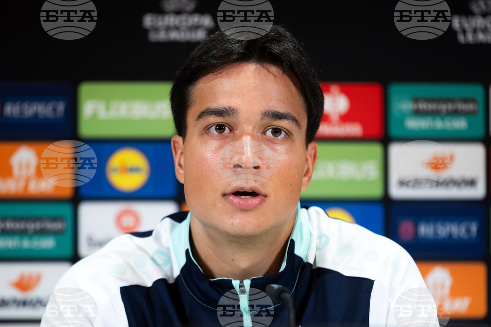 Петър Станич: "Не сме свикнали с изкуствения терен, но ще опитаме да спечелим"