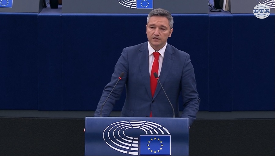 „Обнови Европа“, подведени от своите членове от България, истеризират проблемите, с които страната се сблъсква не от вчера, каза Кристиан Вигенин