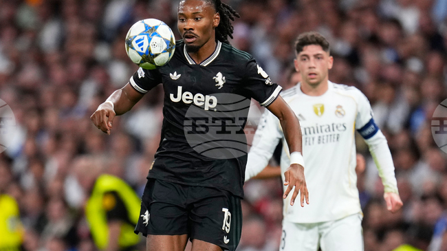 Халфът на Ювентус Кефрен Тюрам бе повикан по спешност в националния отбор на Франция