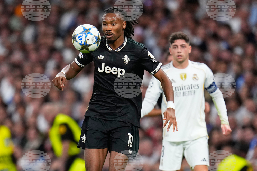 Халфът на Ювентус Кефрен Тюрам бе повикан по спешност в националния отбор на Франция