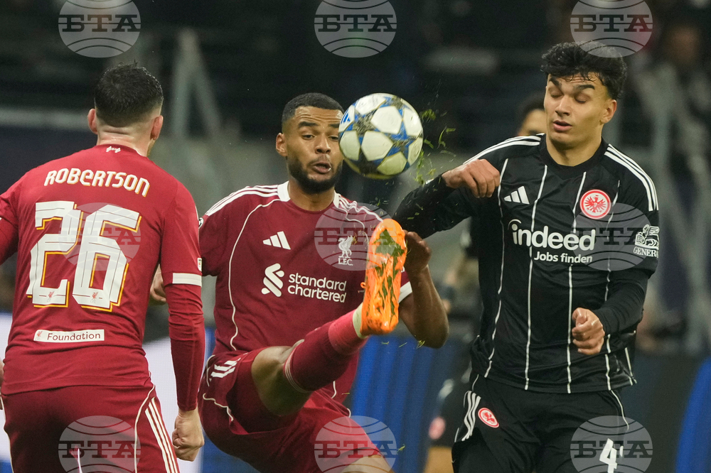 Крилото на Айнтрахт (Франкфурт) Джан Узун отпадна от състава на Турция за Световната квалификация срещу България през ноември