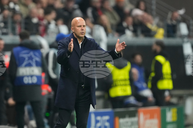 Арне Слот е доволен от убедителната победа на Ливърпул в Шампионската лига, двама футболисти на "червените" получиха контузии