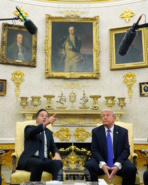 Генералният секретар на НАТО похвали Тръмп в Давос