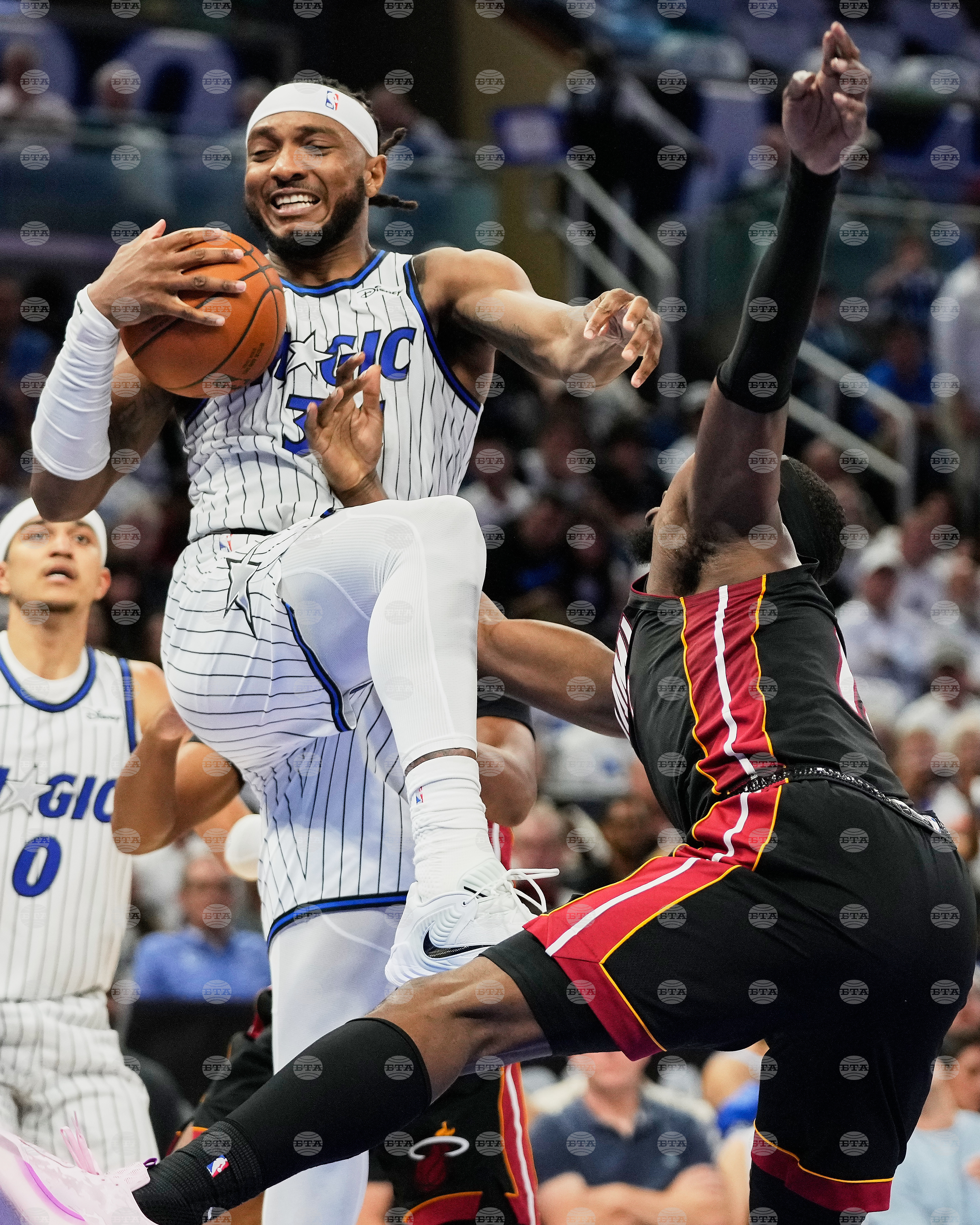 APTOPIX Heat Magic Basketball