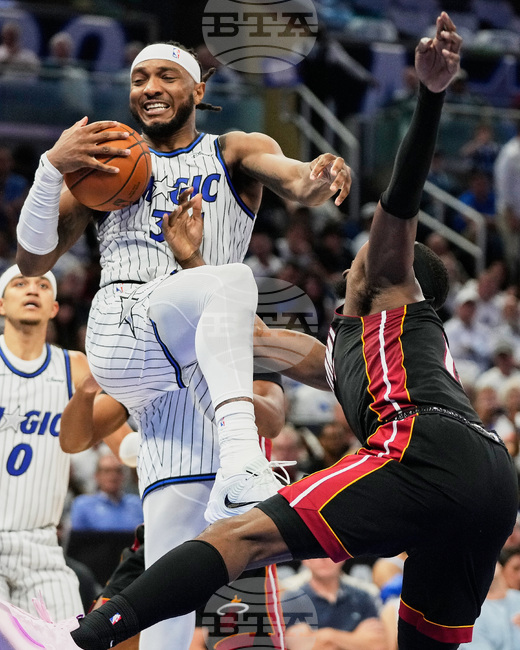 APTOPIX Heat Magic Basketball