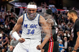 APTOPIX Heat Magic Basketball