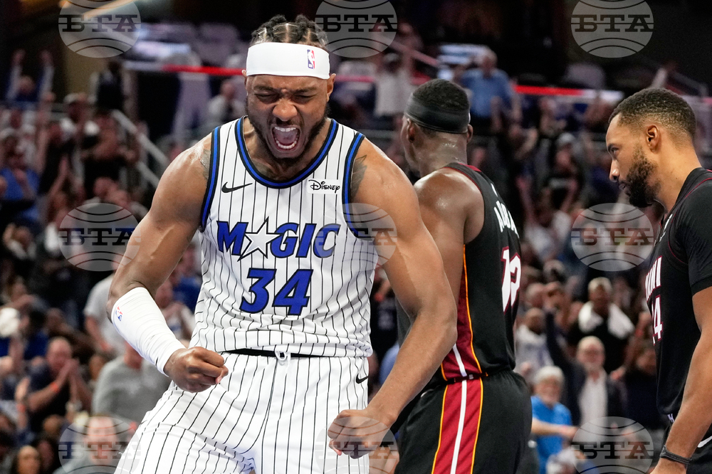 APTOPIX Heat Magic Basketball