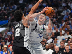 Spurs Mavericks Basketball