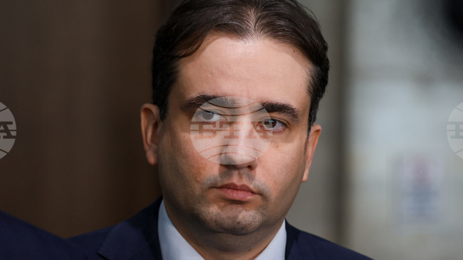 Имаме информация, че бившият външен министър Мария Габриел е разговаряла с Великобритания за изваждане на лица от санкционния им списък, каза Божидар Божанов от ПП-ДБ