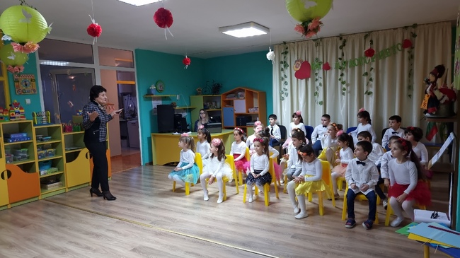В навечерието на Трети март деца от детска градина „Лудогорче“ в Разград проведоха открит урок по родолюбие