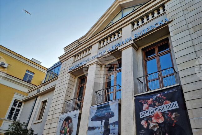 Надя Панчева започна репетиции в бургаския театър за "Краят ми в теб" от Ксавие Дюранже 