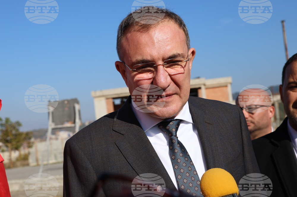 За нас е важно да няма нарушения при раздаването на пакети с хранителни и хигиенни продукти, каза в Благоевград министър Гуцанов