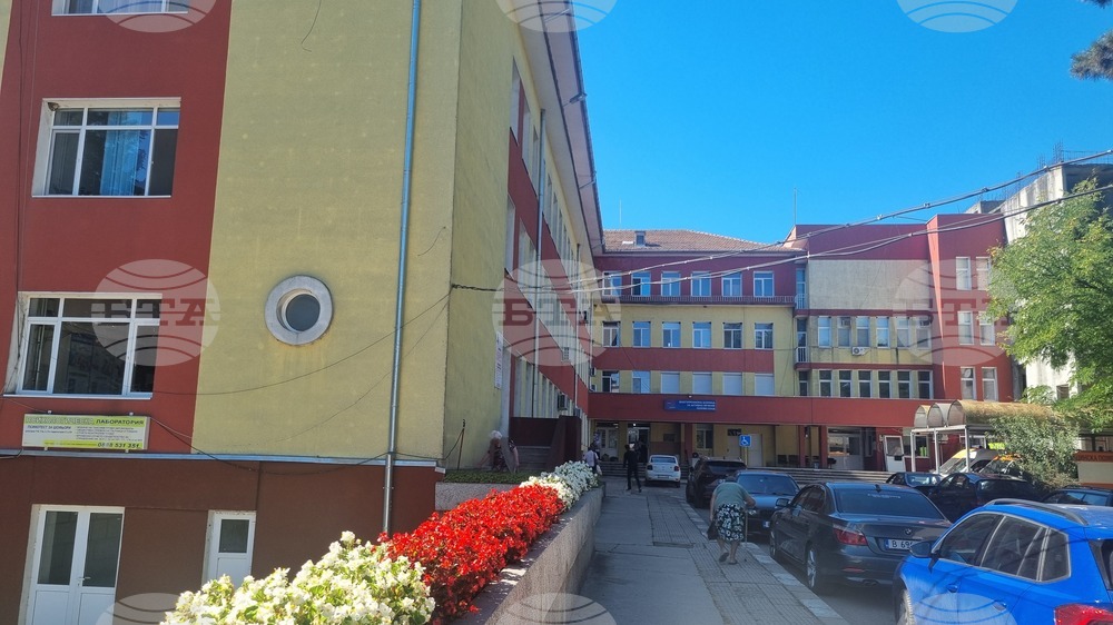 В двора на болницата в Попово ще има паметник на д-р Михаил Попов