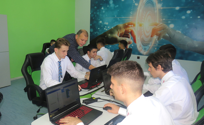 Иновативен урок по програма „Робобокс“ проведе училище в Попово – единственото, което я прилага в България