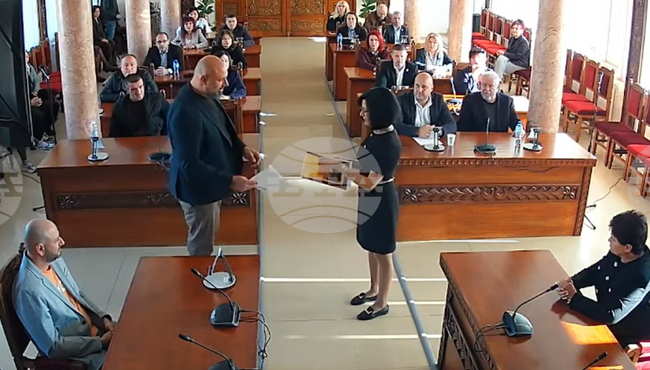 Николай Балабанов положи клетва пред Общинския съвет като избран кмет на харманлийското село Славяново