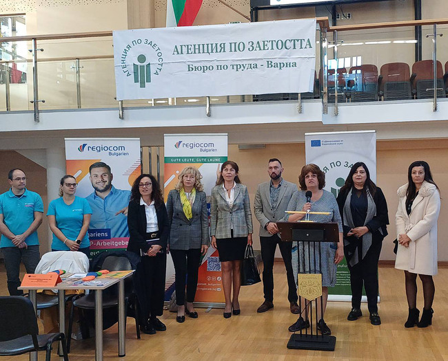 Община Варна: Младежка трудова борса събра десетки млади хора в Юнашкия салон