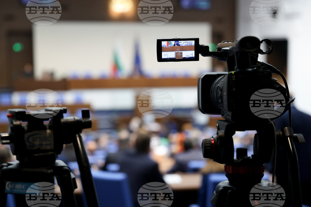 Председателят на парламента Наталия Киселова свиква извънредно пленарно заседание от 13:00 часа за заплатите на младите лекари 