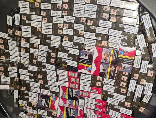 Хиляда кутии контрабандни цигари в багажи за полет до Великобритания са установили служители на столичното летище