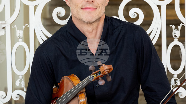 Виенският Grandball Orkestra гостува в София днес