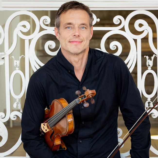 Виенският Grandball Orkestra гостува в София в навечерието на Коледа