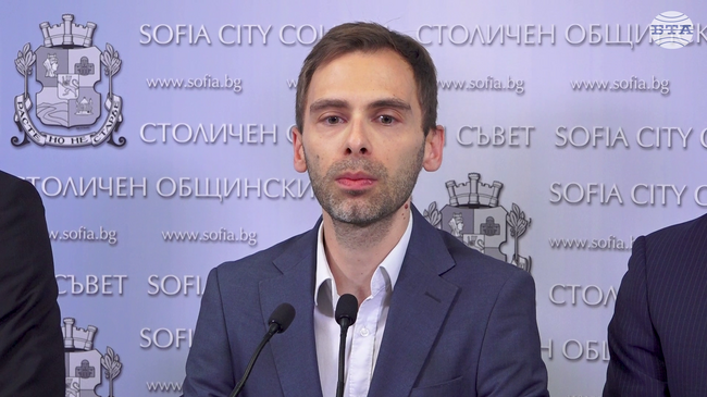 Групата на „Спаси София“ поиска кметът Васил Терзиев незабавно да прекрати текущата обществена поръчка за сметосъбиране в столицата