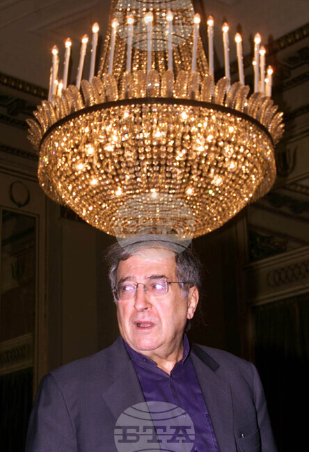 Италианският композитор авангардист Лучано Берио смесва електронната музика с класиката по неподражаем начин