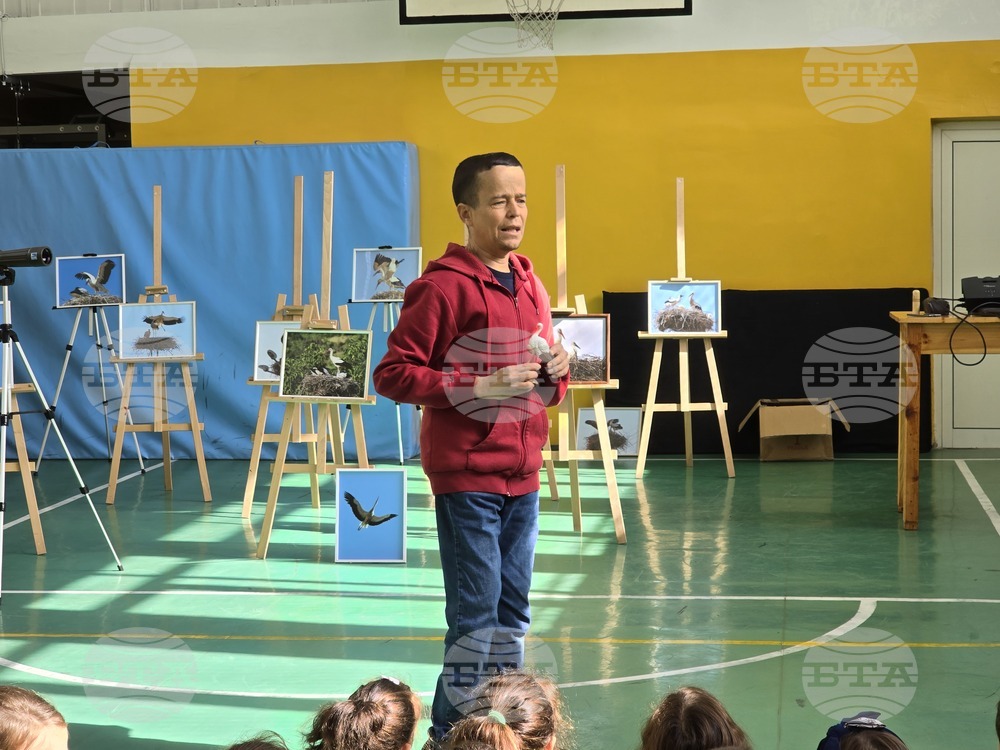 Изложба, посветена на белия щъркел, бе представена в Първо основно училище „Св. св. Кирил и Методий“ в Гоце Делчев