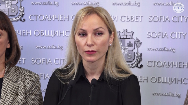 Градът остава без яснота кой ще извършва сметосъбирането, предстои и риск със снегопочистването, заявиха от групата на ГЕРБ в СОС