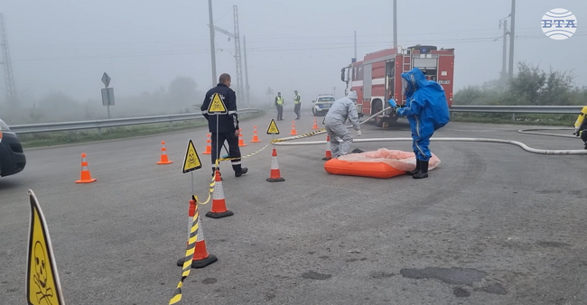 При учение край Варна бе овладян разлив на сярна киселина от катастрофирала цистерна