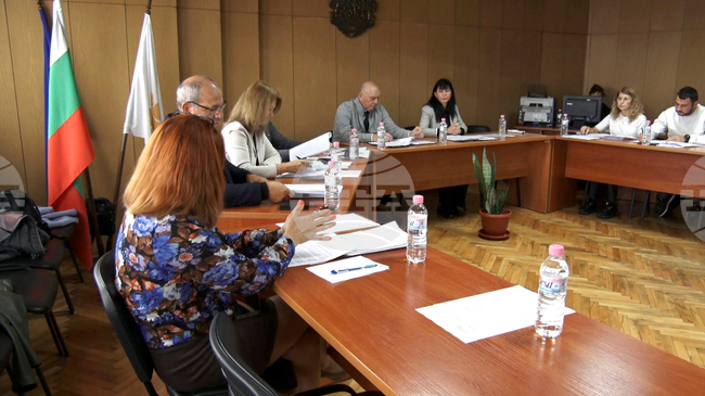 Общински съвет – Елхово не прие предложената актуализация на бюджета, коледната украса отново предизвика дебати