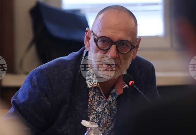 Любен Дилов предлага дискусия за меценатството в парламентарната Комисия по културата и медиите 